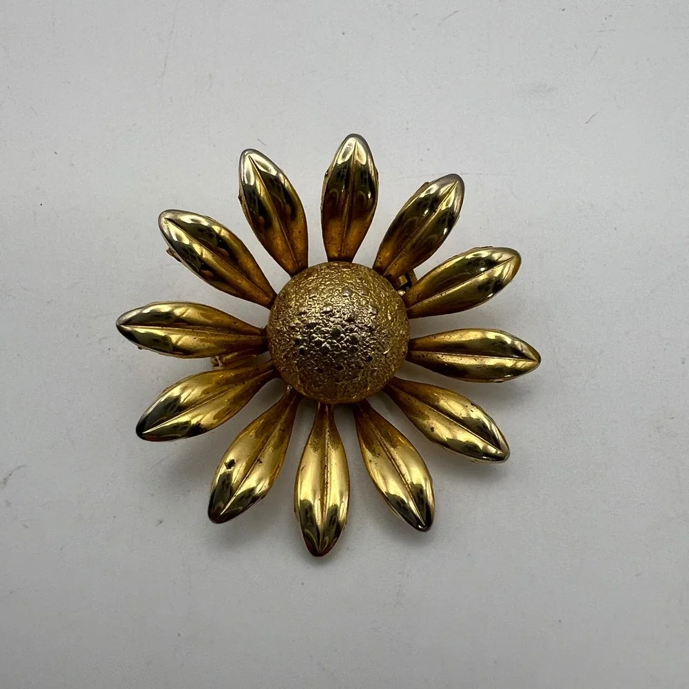 Vintage Floral Gold Tone Brooch retro mod pin up rockabilly coquette